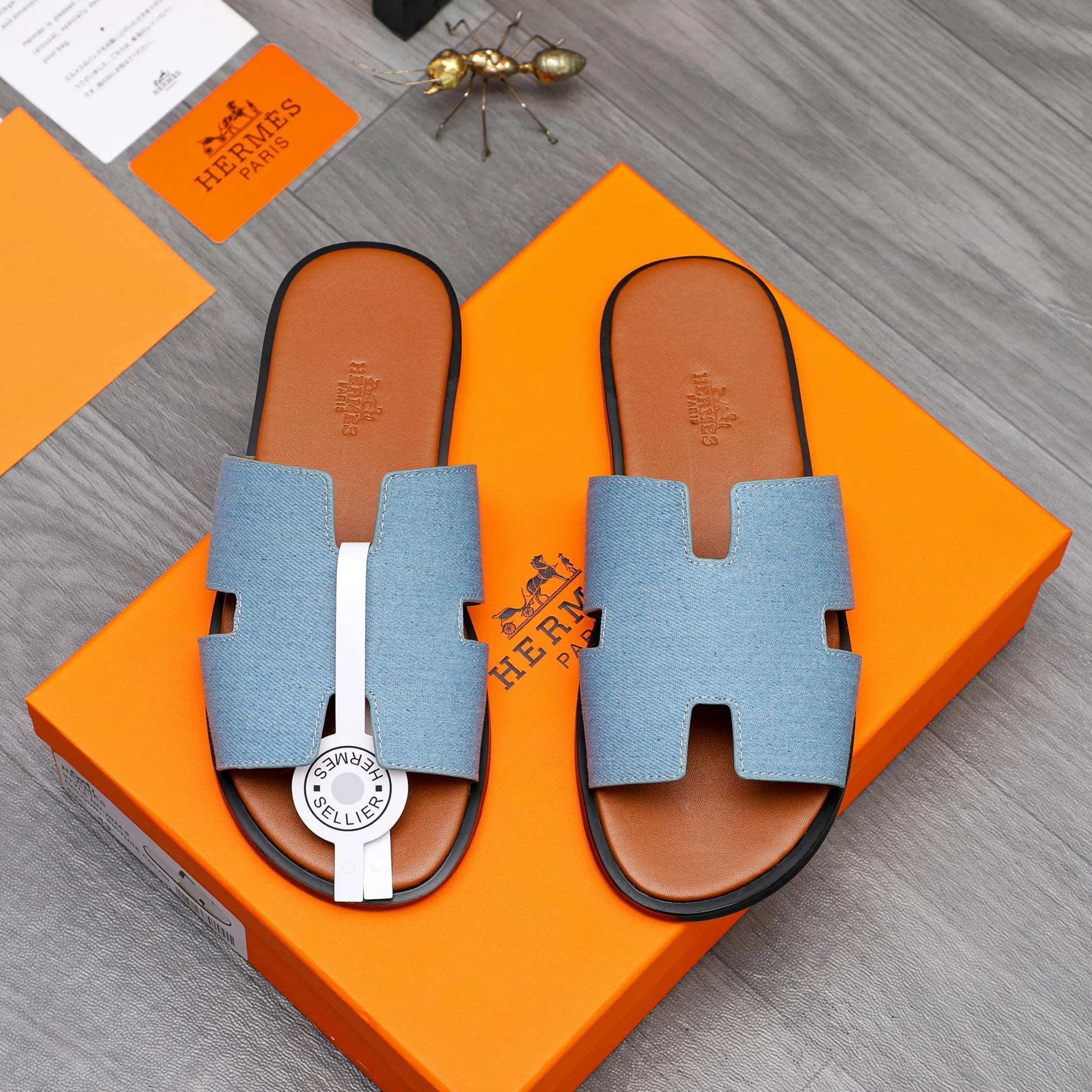 Men's shoes 💰280 Product trademark: Hermes "Hermes" slippers True size: 38-46 Product material: Denim breathable upper, microfiber lining, original outsole